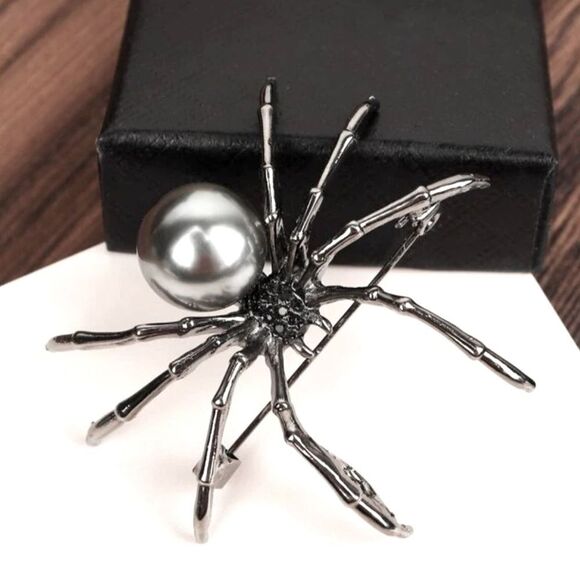 HALLOWEEN SALE Silver Vintage Spider Brooch Pearl Pin - Picture 3 of 5